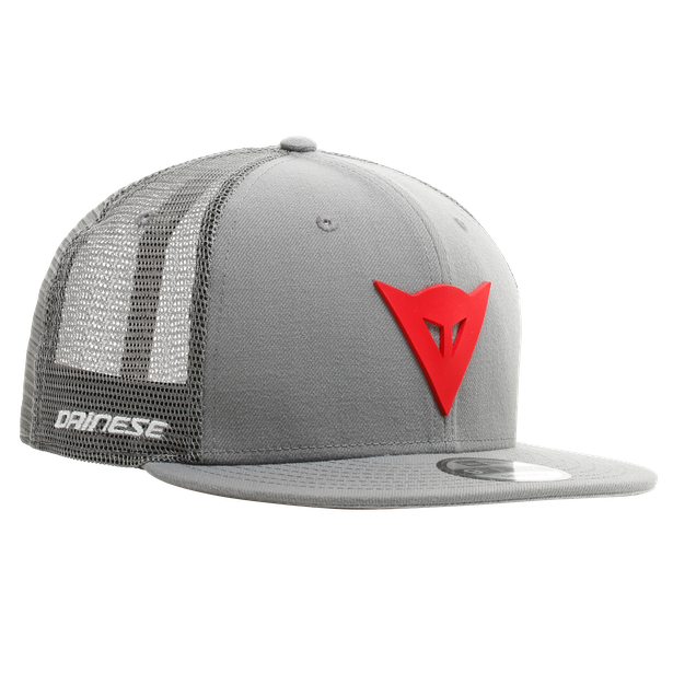 Cappello DAINESE Grigio con visiera dritta e logo Rosso