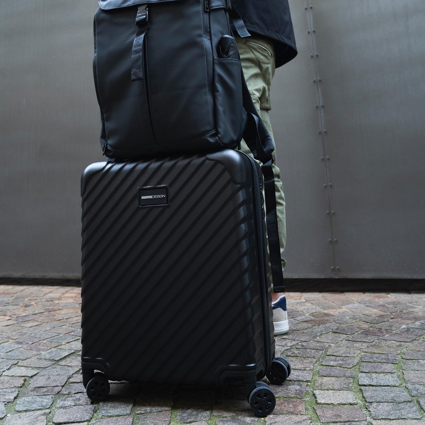 MOMODESIGN Trolley Cosmo S nero opaco con rigatura 3d