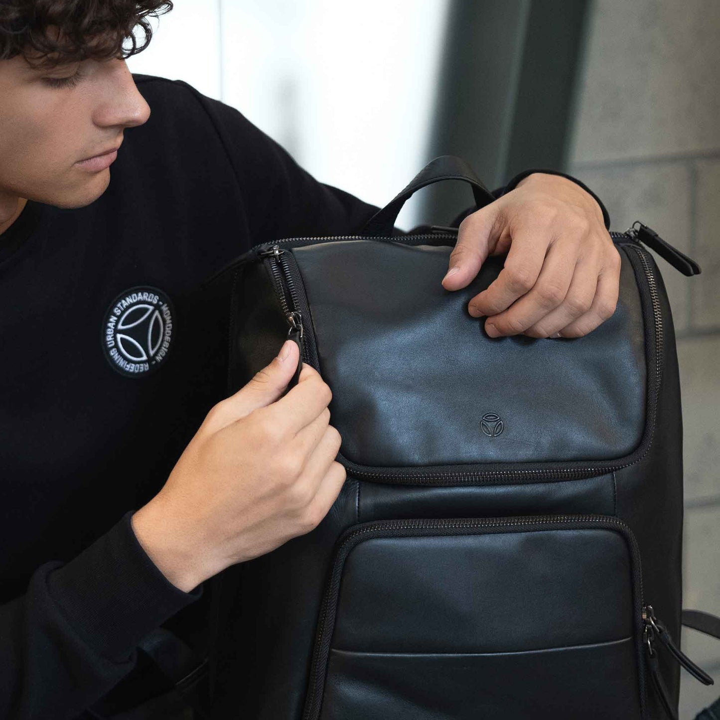 Momodesign Zaino Business Logo due tasche in pelle nera