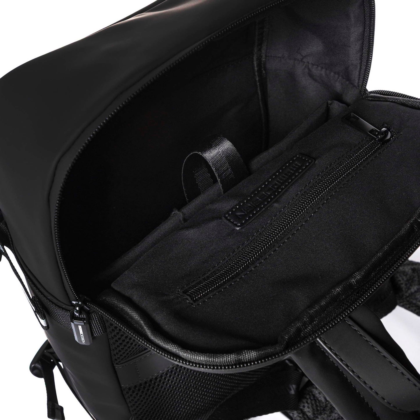 Momodesign zaino Rubber nero con fasce riflettenti