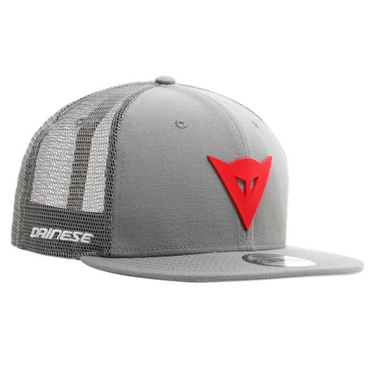 Cappello DAINESE Grigio con visiera dritta e logo Rosso