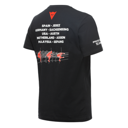 DAINESE Racing T-Shirt Nera con logo sul petto e nomi circuito sulla schiena